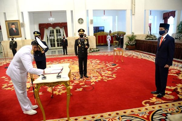 Presiden Jokowi Lantik KSAL dan KSAU di Istana Negara 1 Presiden Jokowi Lantik KSAL dan KSAU di Istana Negara 1