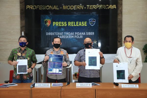 Bareskrim Tangkap Pembocor Data Pegiat Medsos Denny Siregar 1