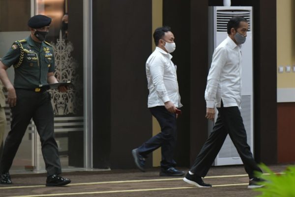 Presiden Jokowi Berikan Arahan Penanganan Covid-19 di Provinsi Kalteng 16