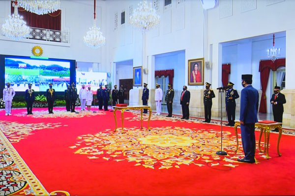 Presiden Lantik Perwira Remaja TNI-Polri di Istana Negara dan Secara Virtual 18
