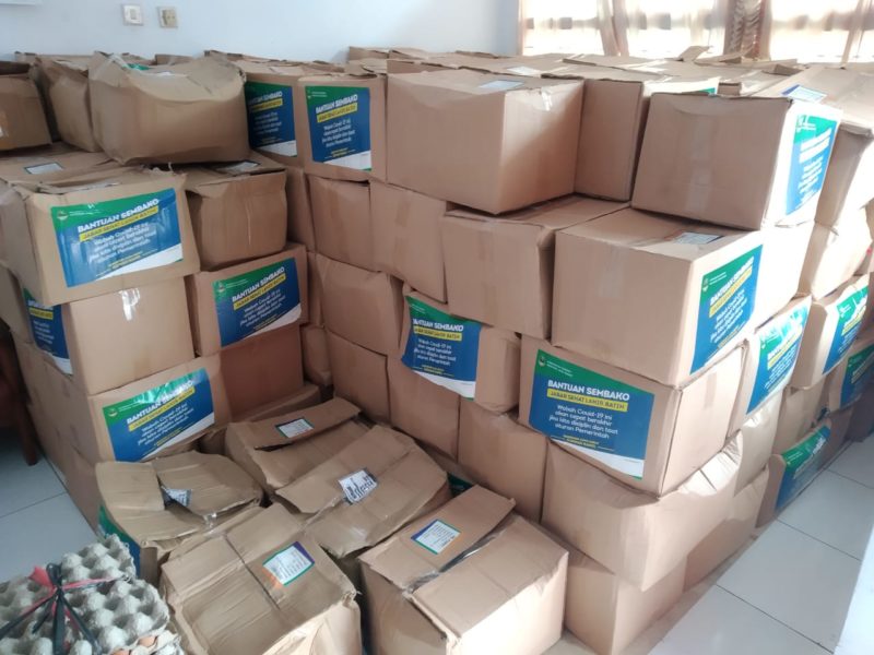 Ratusan Paket Sembako Jabar Numpuk di Kantor Pos Ciawigebang 5