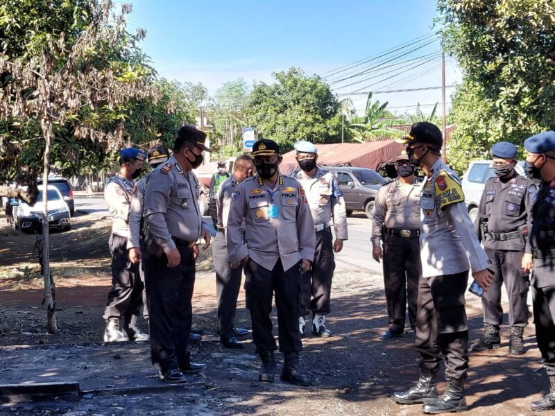 Irwasda Polda Jatim Tinjau Lokasi Pengrusakan Rumah di Situbondo 4