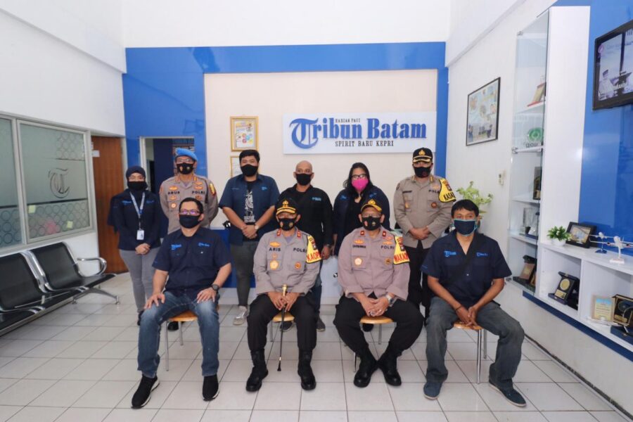 Kapolda Kepri Visit ke Beberapa Media di Kota Batam Kapolda Kepri Visit ke Beberapa Media di Kota Batam 3