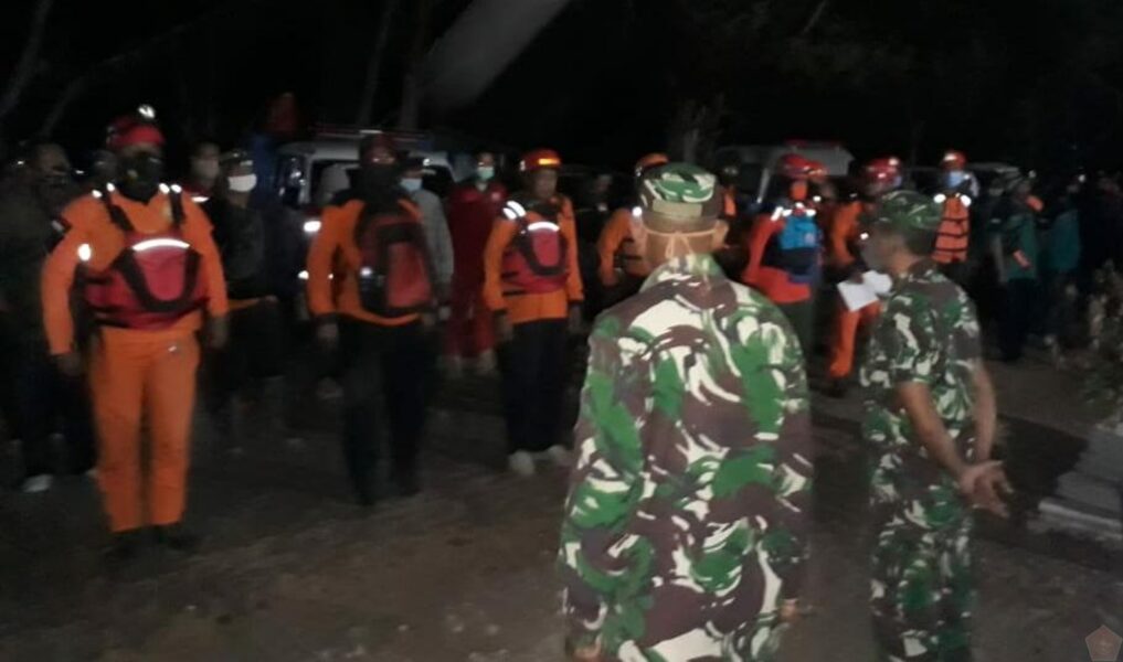 Lanal Yogyakarta, Lantamal V Melaksanakan Upaya Pencarian Korban Kecelakaan (Laka) Laut Pantai Goa Cemara 4