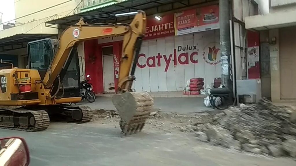 Galian Drainase di Banjarsari Mengancam Pengguna Jalan 2