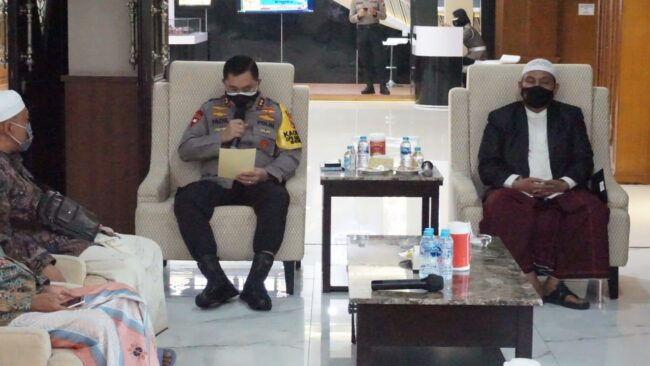 Kapolda Jatim Menerima Silaturahim Dari Kyai Sepuh Pamekasan Madura 18