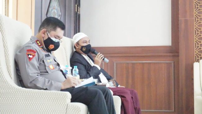 Kapolda Jatim Menerima Silaturahim Dari Kyai Sepuh Pamekasan Madura 2