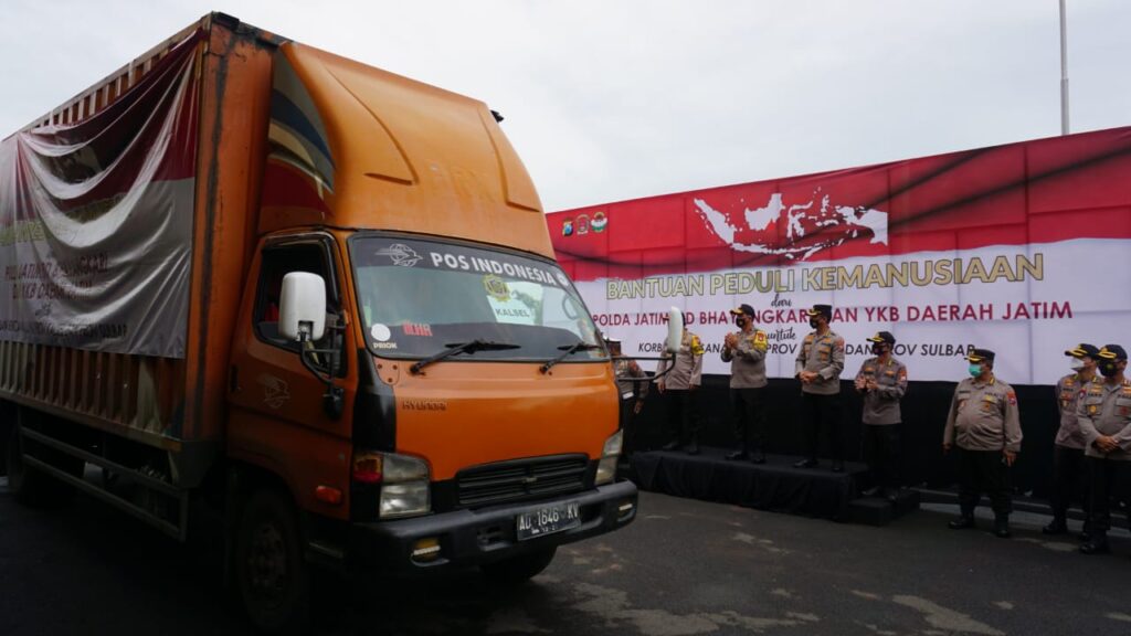 Polda Jatim dan Bhayangkari Berangkatkan 25.165 Ribu Paket Sembako ke Korban Banjir dan Gempa Bumi 2