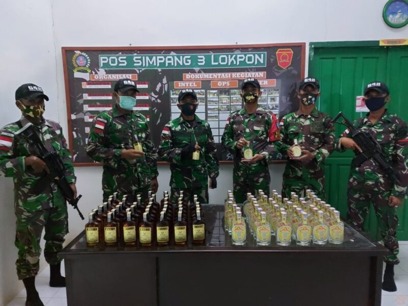 Satgas Yonif 642/Kapuas Amankan Pekerja Migran Indonesia Dan Miras Ilegal Di Perbatasan Indonesia-Malaysia 4