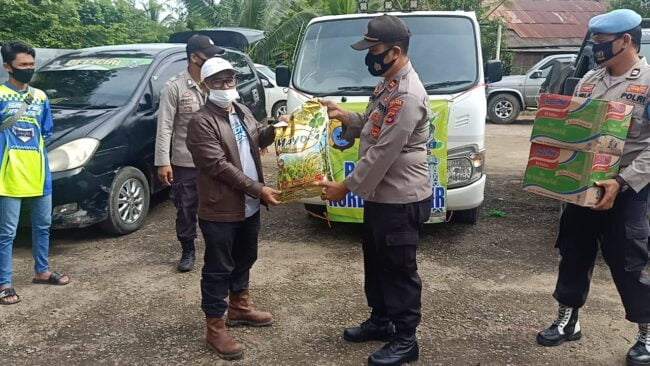 Penyerahan Bantuan Sekaligus Pemberangkatan Tim Relawan Korban Banjir Kab. Hulu Sungai Tengah Oleh Kapolsek Murung Pudak 4
