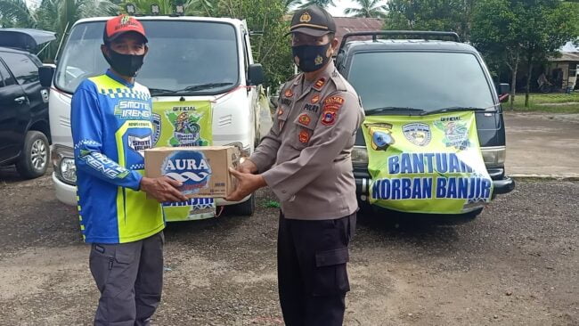 Penyerahan Bantuan Sekaligus Pemberangkatan Tim Relawan Korban Banjir Kab. Hulu Sungai Tengah Oleh Kapolsek Murung Pudak 3