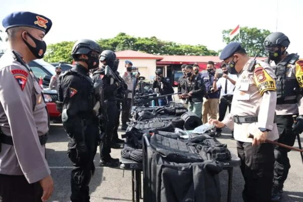 Hadapi Sitkamtibmas, Dansat Brimob Polda Sulsel Cek Personel dan Peralatan 1