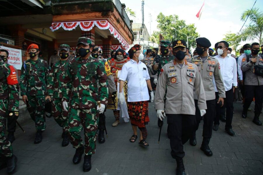 Cek Penegakan Prokes, Panglima TNI – Kapolri Kelilingi Dua Pasar Di Bali 3