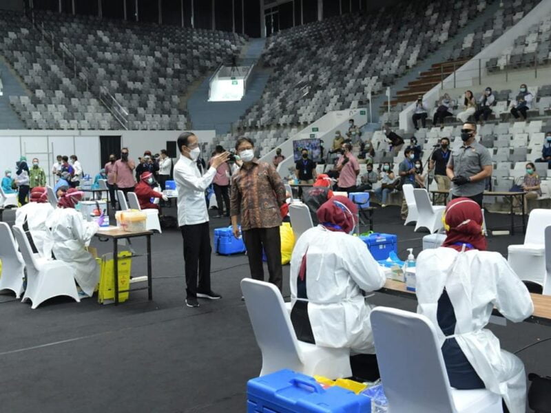 4 Pemerintah Gelar Vaksinasi Massal untuk Percepat Capaian Target Vaksinasi COVID-19 4