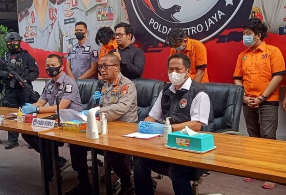 Polisi Ringkus Dua Pengedar yang Jual Sabu ke Anak Rita Sugiarto 1
