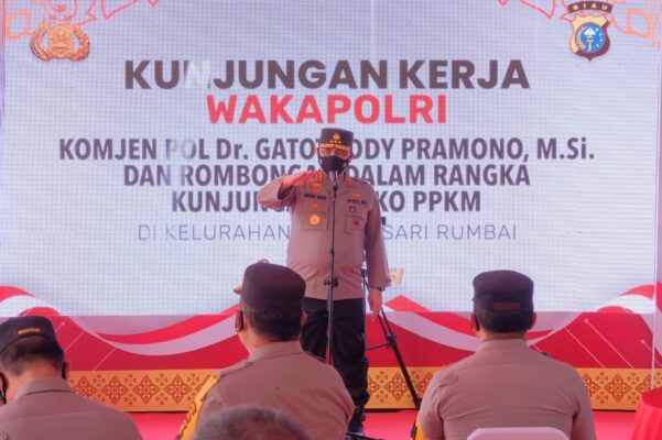 Kunjungi Posko PPKM Umban Sari, Wakapolri Komjen Gatot Ajak Warga Patuh Prokes 1