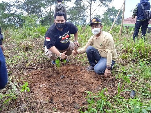 Peringati Hari Menanam Pohon Indonesia, Mamun Mulyadi Administratur KPH Kuningan Tanam 2.000 Bibit Pinus Bersama Pelajar dan Mahasiswa 114