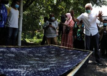 Seru-seruan Bareng Ganjar, Penyandang Disabilitas di Magetan Ini Ternyata Belajar Batik Ciprat dari Temanggung 2