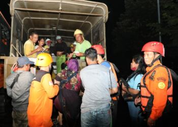 BPBD Jateng Kerahkan Tim untuk Posko dan Dapur Umum di Daerah Terdampak Banjir Rob Pantura 1