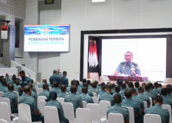 Perwira Korps Elektronika STTAL Menerima Entry Briefing Kadisenlekal 1