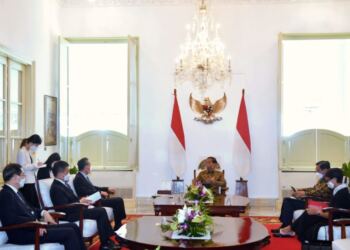 Presiden Jokowi Terima Kunjungan Kehormatan Menlu RRT 1