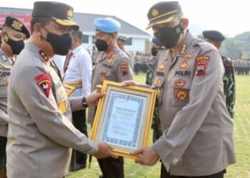 Berprestasi! Kapolda Jateng Beri Penghargaan Kepada 9 Satker dan 168 Personel 1