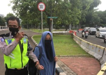 Polisi Amankan Seorang Wanita yang Todongkan Senjata ke Arah Paspampres 1