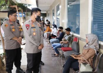 Tiadakan Pungli, Kapolda Kunjungi Pelayanan SIM Polresta dan Samsat Kota Jambi 17