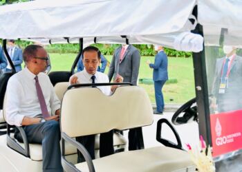 Bincang Santai Presiden Jokowi dan Presiden Rwanda Saat Naik Mobil Golf 1