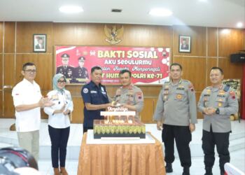 Syukuran HUT Humas Polri, Kapolda Jateng Bagikan Bansos untuk Anak Yatim 20