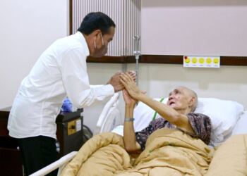 Presiden Jokowi Jenguk Try Sutrisno di RSPAD Gatot Soebroto 20