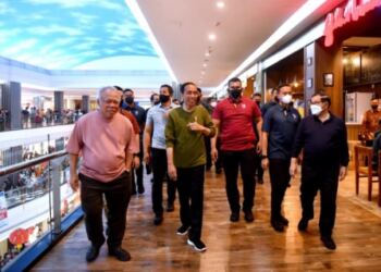 Momen Presiden Jokowi Kunjungi Pusat Perbelanjaan di Manado 1