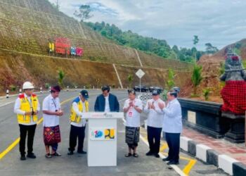 Presiden Jokowi Resmikan Jalan Pintas Batas Kota Singaraja-Mengwitani 1