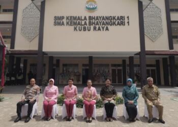 Ketua Pembina Yayasan Resmikan Penyempurnaan Gedung SMP dan SMA Kemala Bhayangkari 1 Kubu Raya 1