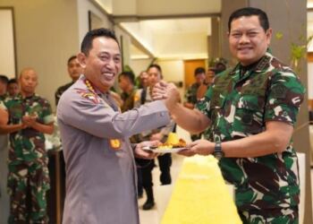 Panglima TNI Berikan Surprise di Hari Ulang Tahun Kapolri ke-54 16