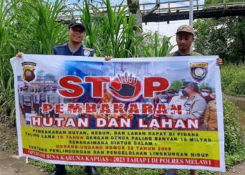 Cegah Karhutla, Bhabinkamtibmas Polsek Sokan Sosialisasikan Karhutla Melalui Media Spanduk 17