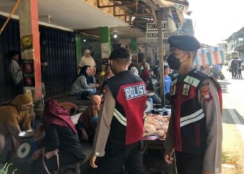 Tingkatkan Kewaspadaan Masyarakat, Sat Samapta Polres Melawi Gelar Patroli Dialogis dan Sampaikan Pesan Kamtibmas 17