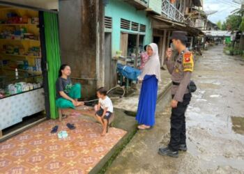 Bhabinkamtibmas Polsek Sayan Sapa dan Sambangi Warganya 18