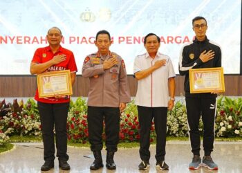 Kapolri Beri Penghargaan Tim Voli Jakarta Bhayangkara Presisi 19