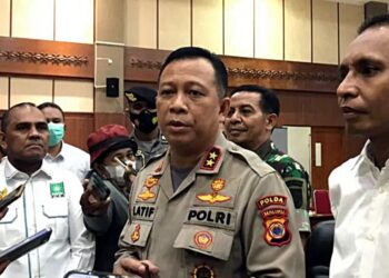 Kepolisian Daerah Maluku Kerahkan Personel Bantu Masyarakat Terdampak Cuaca Ekstrem 18