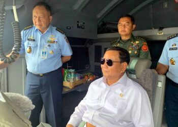 Menhan Prabowo Joy Flight Bareng Rekan Media, Jajal Pesawat C-130J Super Hercules 20