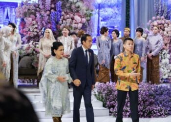 Dihadiri Presiden Joko Widodo, Wapres K.H Ma'ruf Amin dan Menhan Prabowo Subianto, Ketua MPR RI Bamsoet Nikahkan Putrinya Debby Pramestya Putri dengan Iptu Nurul Farouq Fadillah 21