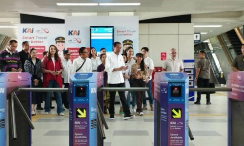 081102 Presiden Jokowi Pertimbangkan dan Kaji Plus-Minus Terkait Sistem PPDB 2