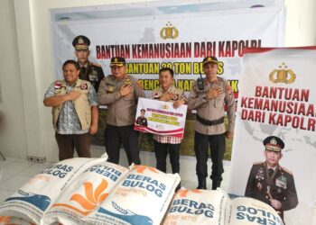 Kapolri Jenderal Polisi Drs. Listyo Sigit Prabowo, M.S Berikan Bantuan Korban Kekeringan di Papua 17