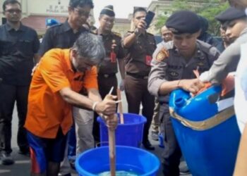 Polda Jambi Musnahkan Barang Bukti 264 Kg Sabu Cair Senilai Rp 347 M 17