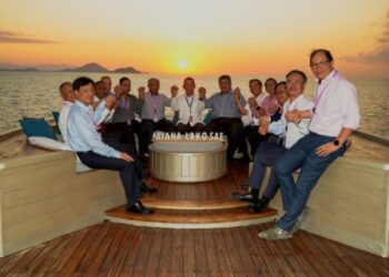 Nikmati Sunset Labuan Bajo Bareng Delegasi AMMTC, Kapolri: Kita Serap Energi Positif Majukan ASEAN 18