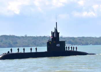 KRI Alugoro 405, Dankormar Saksikan Penyematan Brivet Hiu Kencana 18