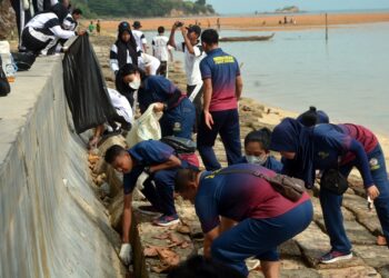 Bakamla RI Turut Ikuti Aksi World Cleanup Day di Pantai Bemban Nongsa Batam 19