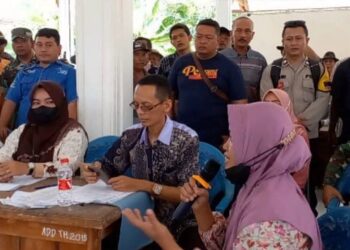 Diduga Menyalahgunakan Dana PKH 474 Warga, IN Pendamping PKH di Demo Masyarakat Desa Pesantren 17