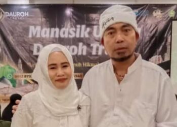 Beserta Istri, Ketum, Sekjen dan Kasatgas FRN Laksanakan Umroh Atas Dukungan Polri 19